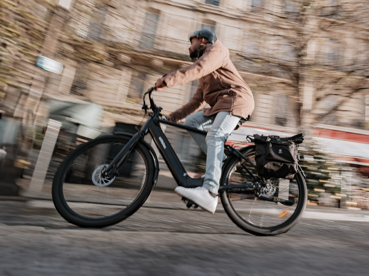Un vélo cargo dans le 18 ème a Paris